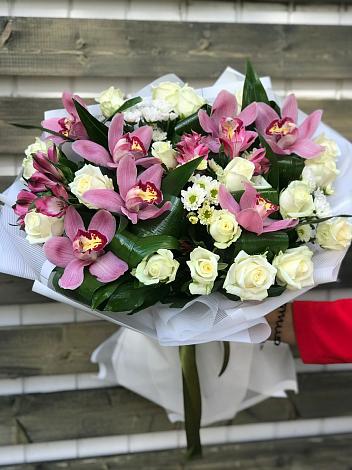 Букет цветов из: Розы и Хризантемы в Малино