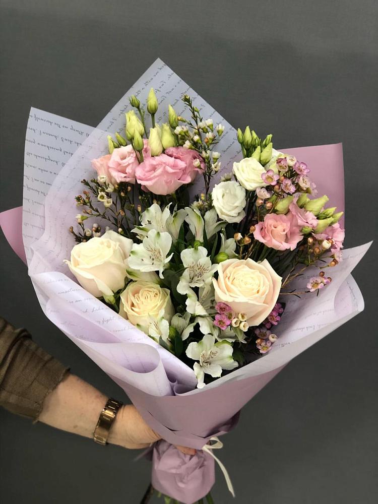 Букет цветов из: Альстромерии, Розы и Лизиантусы в Малино