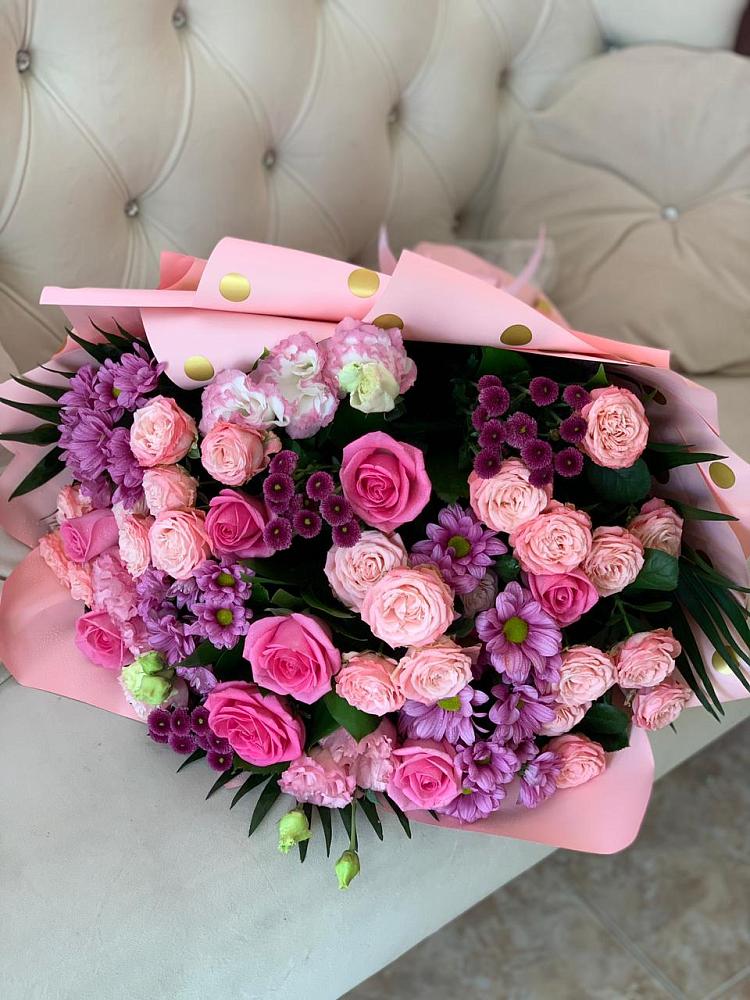 Букет цветов из: Хризантемы, Розы и Лизиантусы в Малино