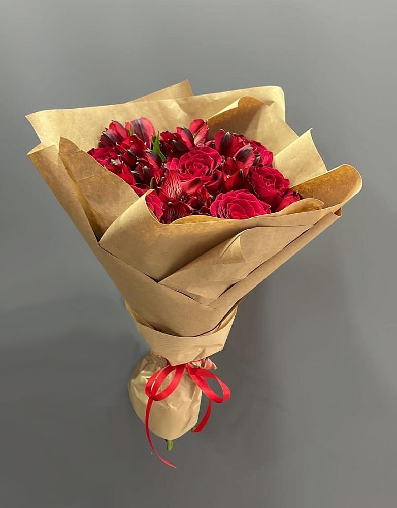 Букет цветов из: Альстромерии и Розы в Малино