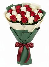Букет Микс из красных и белых роз в Малино