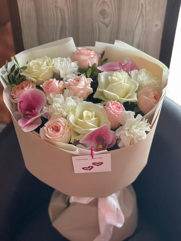 Букет цветов из: Орхидеи, Розы и Гвоздики в Малино