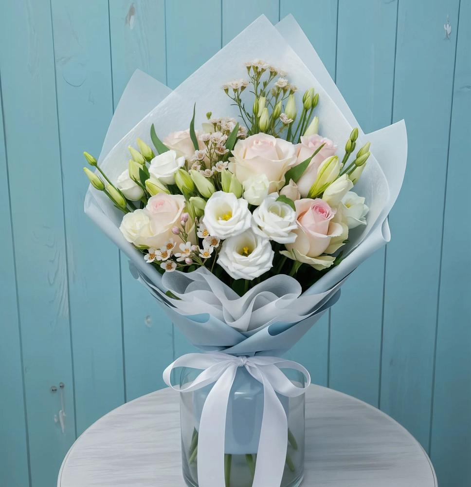 Букет цветов из: Розы и Лизиантусы в Малино