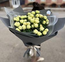 Букет Белые кустовые розы Солинеро в Малино