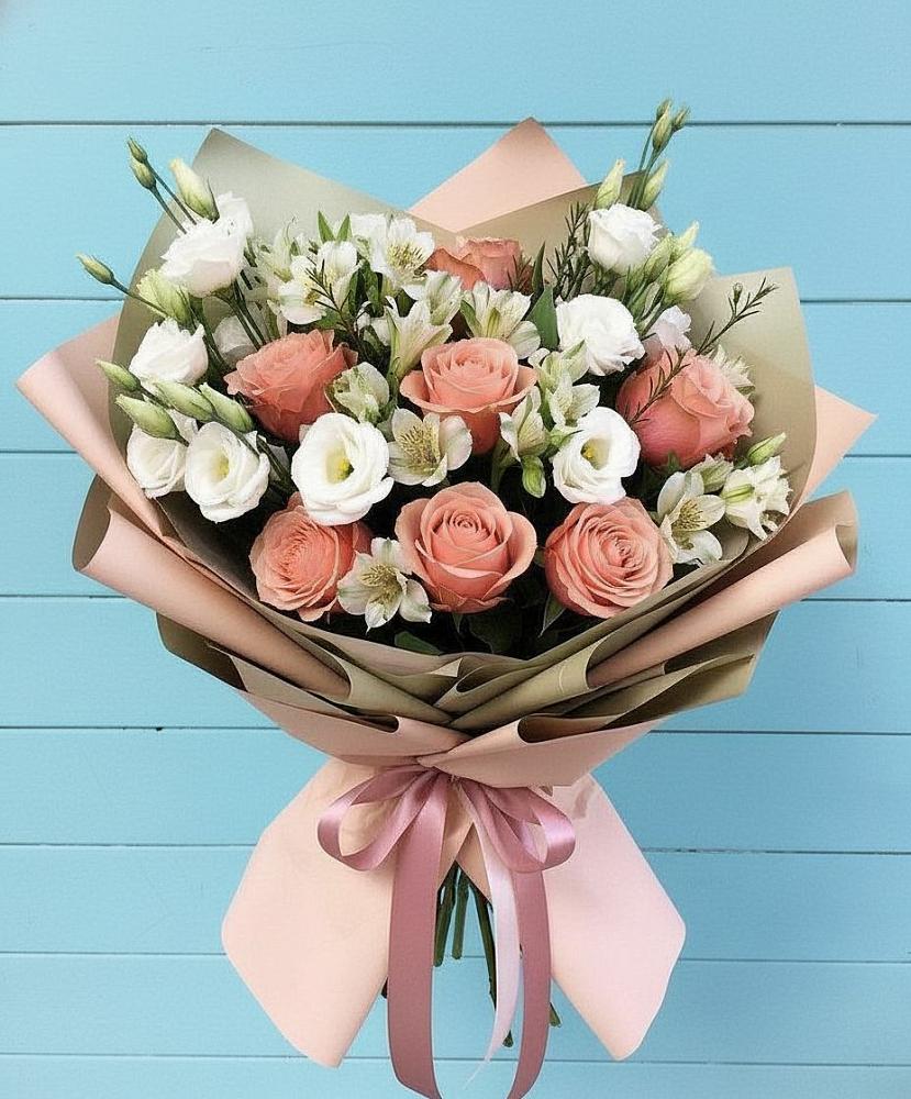 Букет цветов из: Розы, Альстромерии и Лизиантусы в Малино