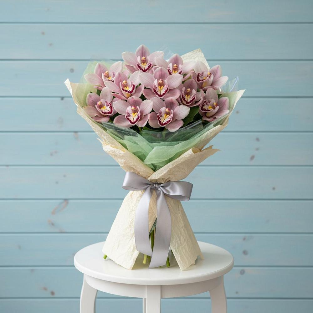 Букет цветов из: Орхидеи и Розы в Малино