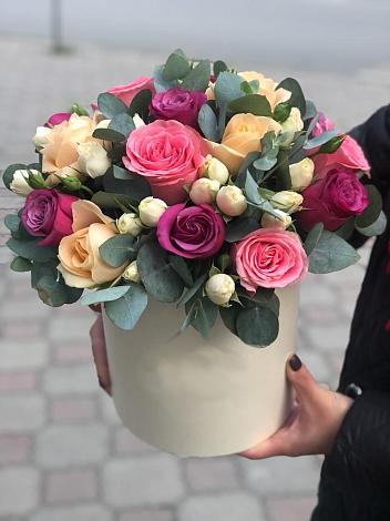 Цветочная композиция из Розы в шляпной коробке в Малино