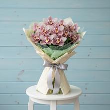 Букет цветов из:  Орхидеи и Розы в Малино