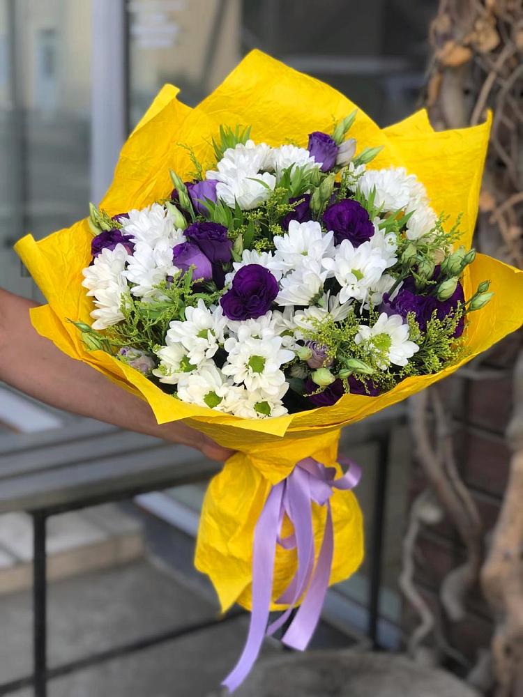 Букет цветов из: Ирисы, Хризантемы и Ромашки в Малино