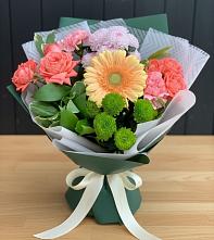 Букет цветов из:  Гвоздики, Розы, Герберы и Хризантемы #REPLACE_PRED# Малино
