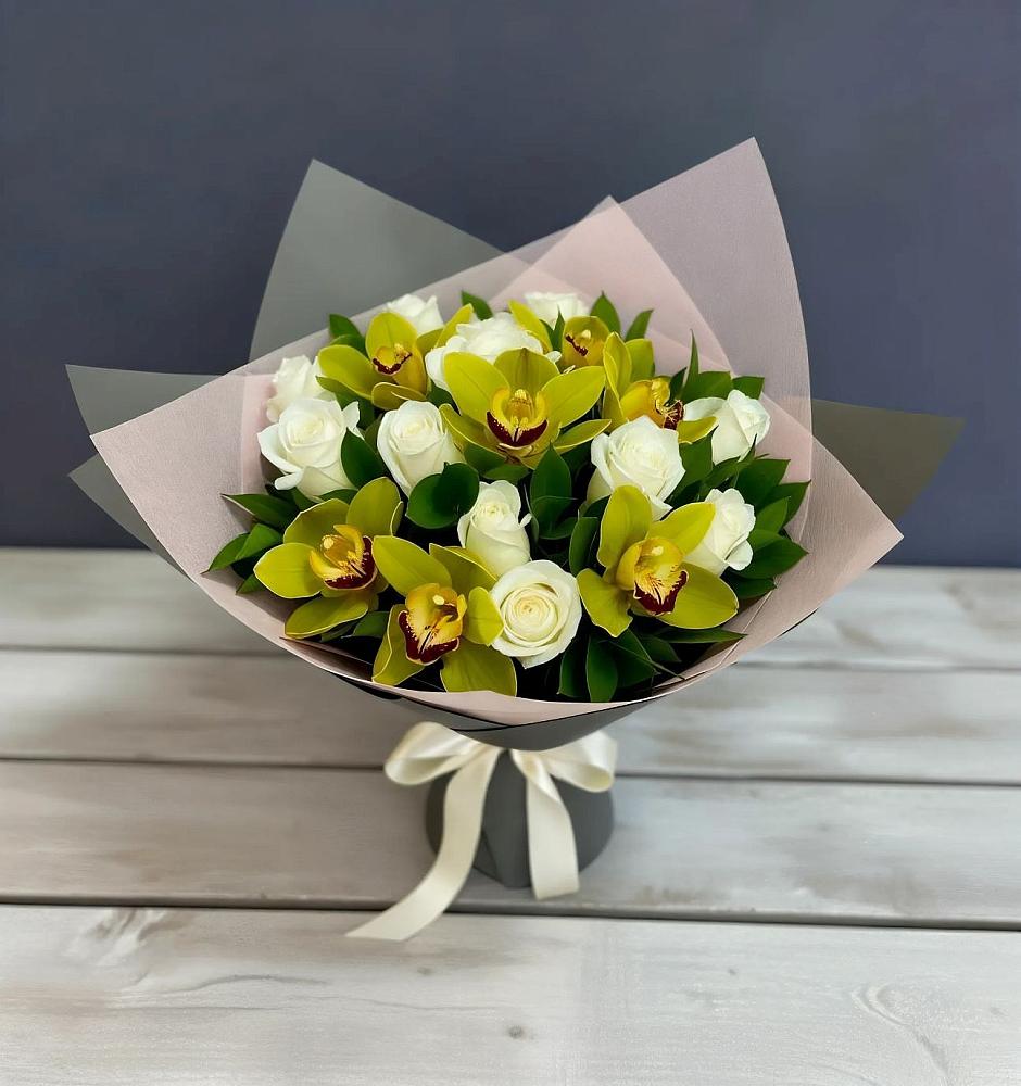 Букет цветов из: Орхидеи и Розы в Малино