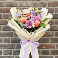 Букет цветов из:  Лизиантусы и Розы в Малино