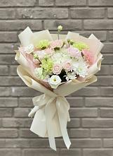 Букет цветов из:  Гвоздики, Розы, Лизиантусы и Хризантемы #REPLACE_PRED# Малино