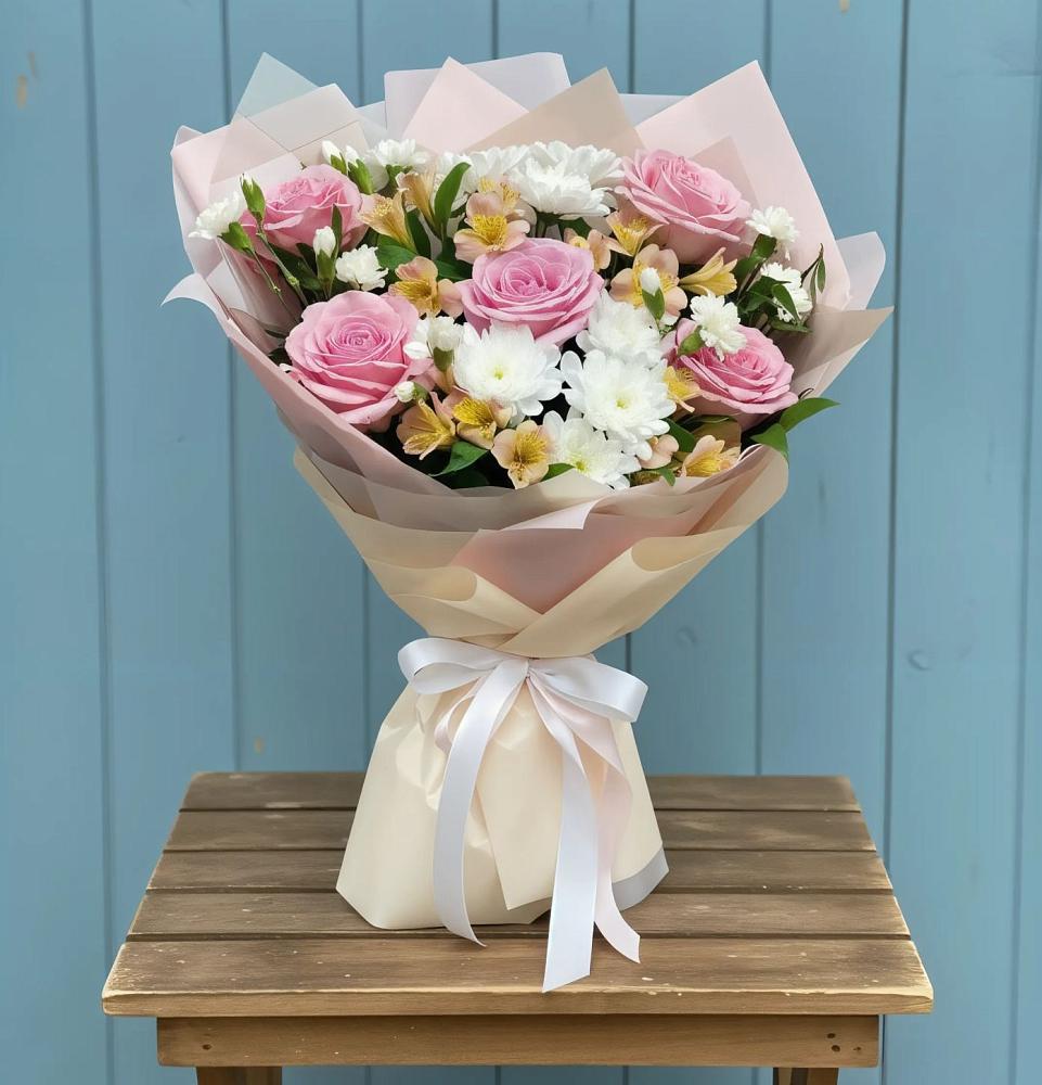 Букет цветов из: Гвоздики, Орхидеи и Розы в Малино