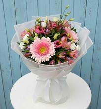 Букет цветов из:  Герберы, Альстромерии и Лизиантусы в Малино