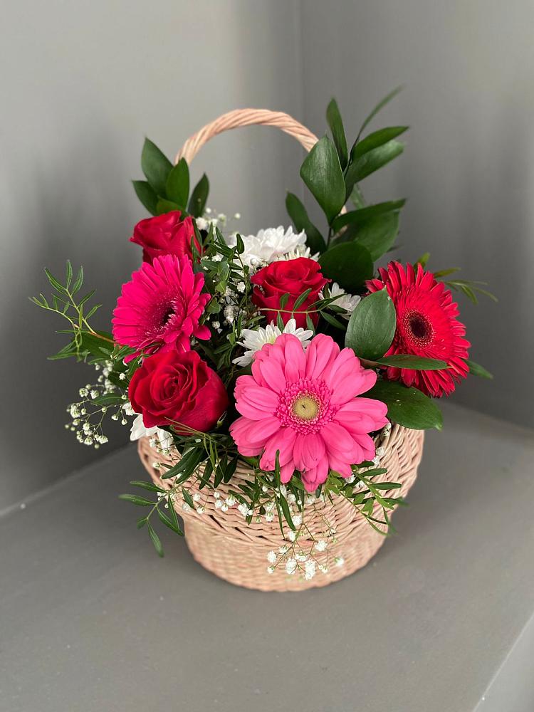 Цветочная композиция из Розы, Хризантемы и Герберы в корзине в Малино