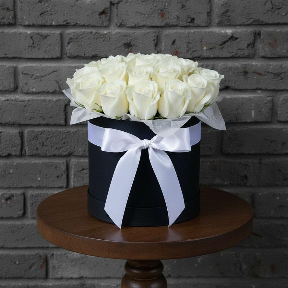 Цветочная композиция из Розы в шляпной коробке в Малино