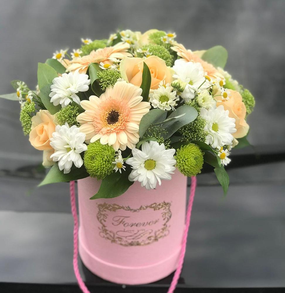 Цветочная композиция из Розы, Герберы и Хризантемы в шляпной коробке в Малино