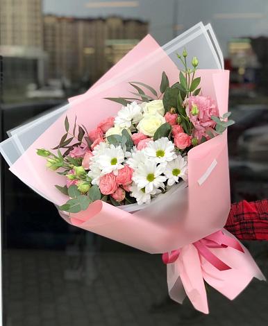 Букет цветов из: Розы, Лизиантусы и Хризантемы в Малино