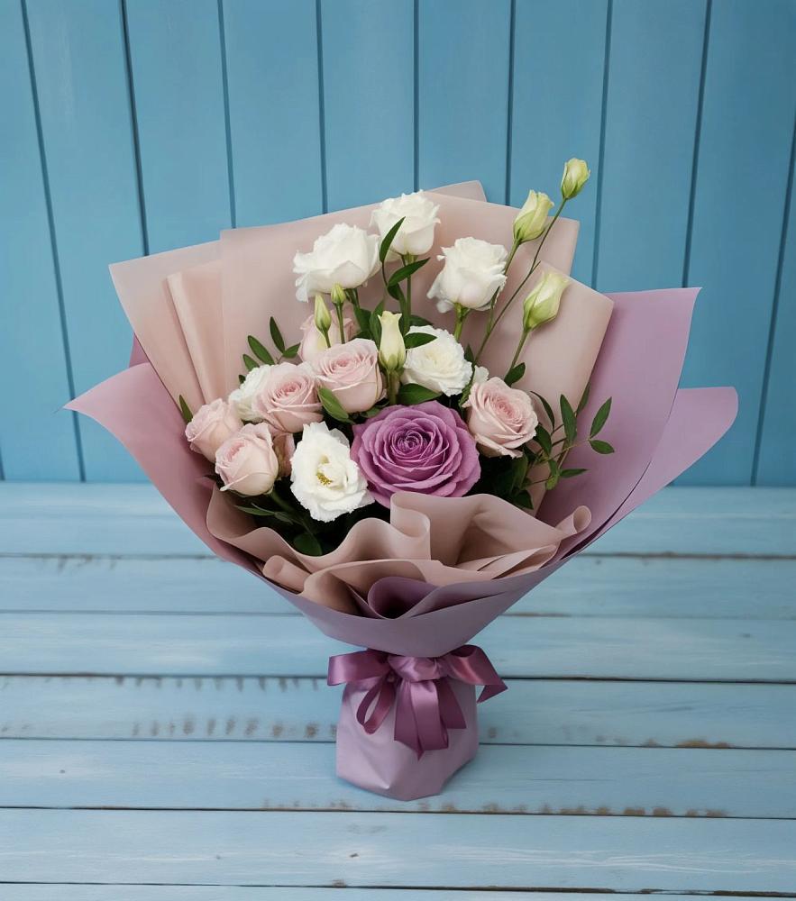 Букет цветов из: Розы и Лизиантусы в Малино