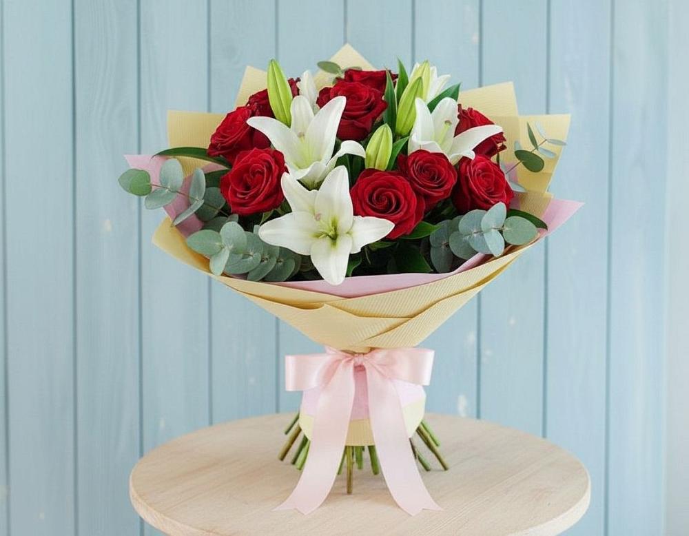 Букет цветов из: Лилии и Розы в Малино